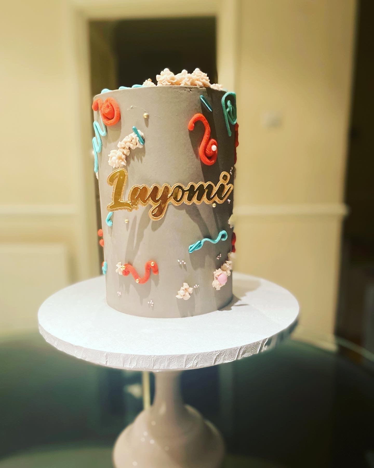 Squiggles buttercream cake