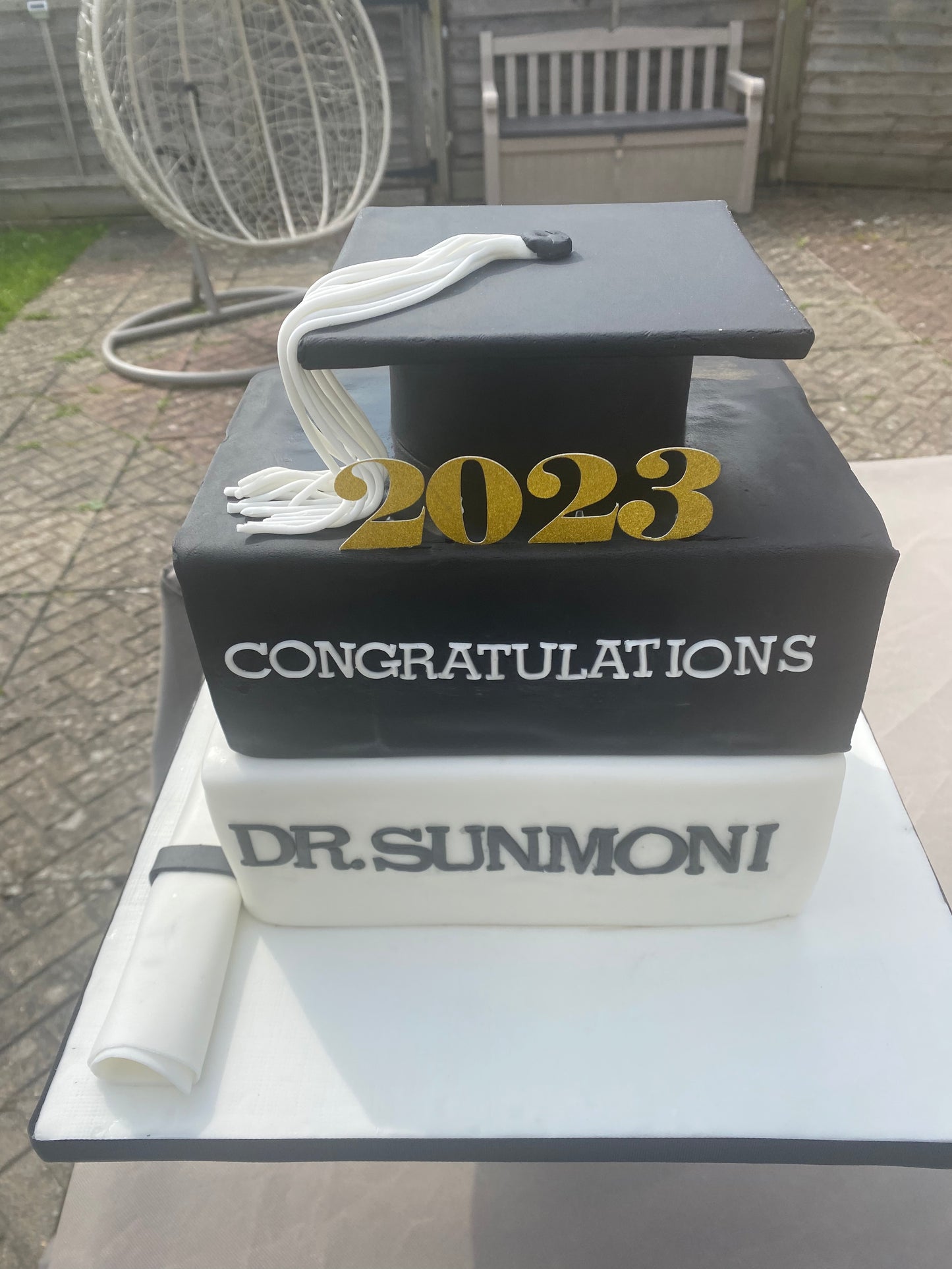 Graduation books and cap cake