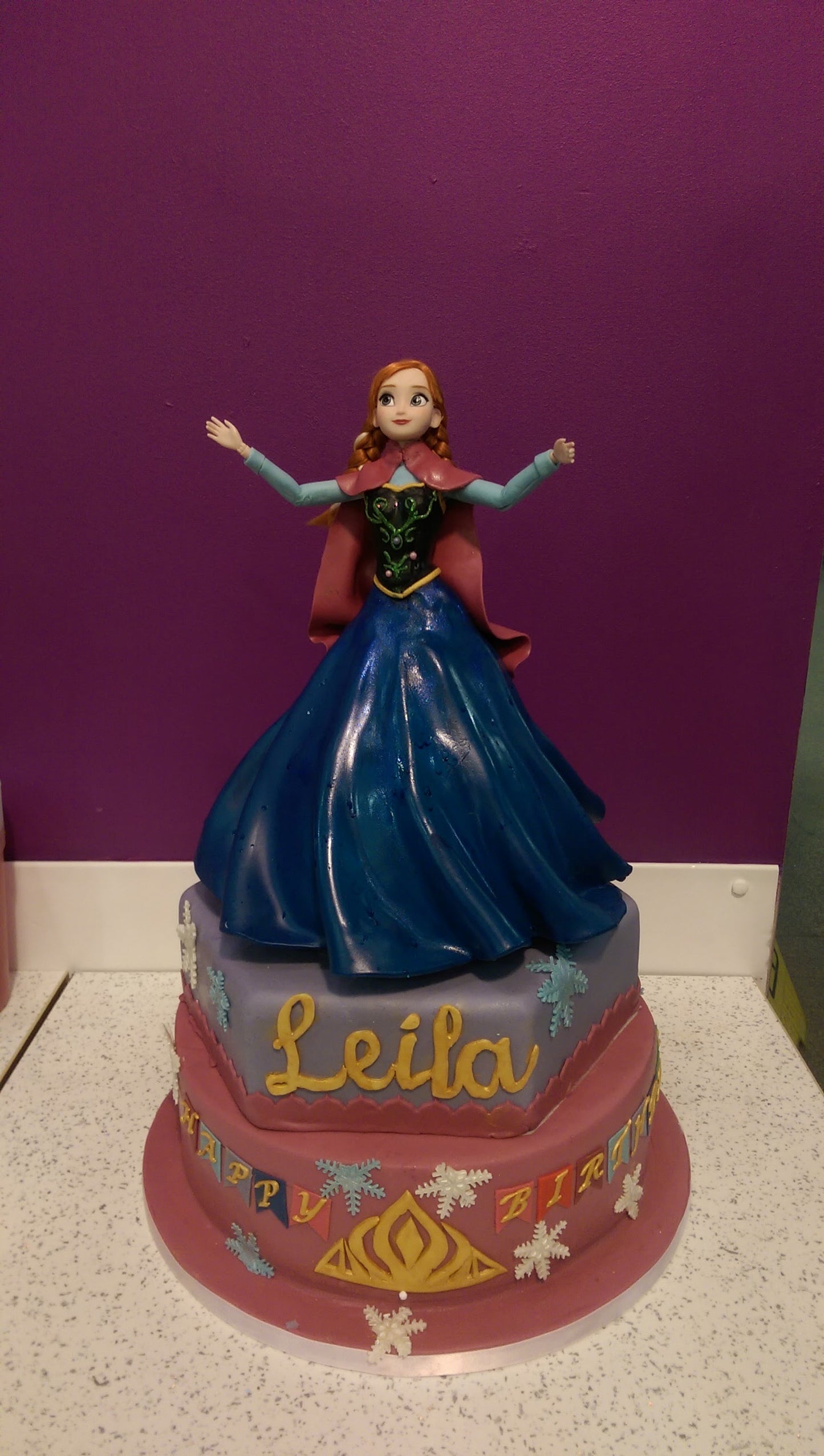 Anna spinning doll cake