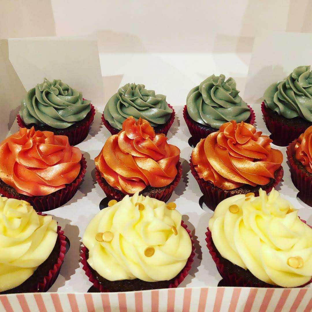 Simple buttercream cupcakes - box of 12